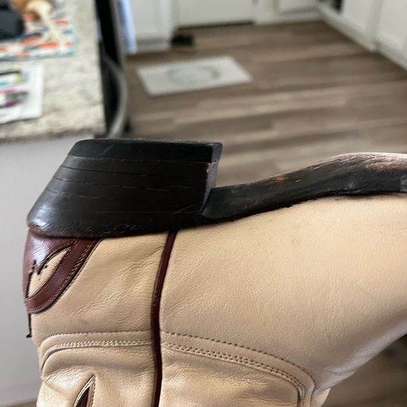 Boots - Picture 3 of 4